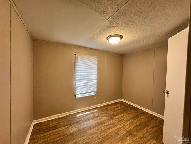 Building Photo - 3992 McCutchin Dr