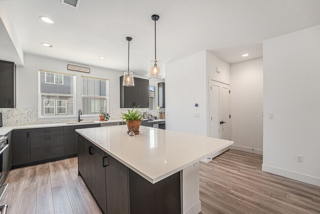 Building Photo - Stylish Town Home In Desirable Thornton Ne...