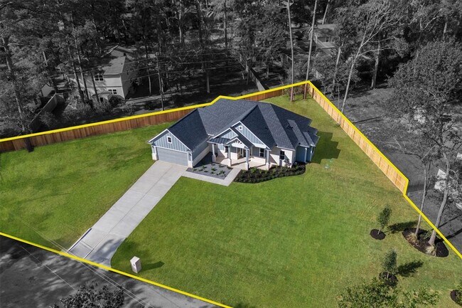 Building Photo - 15109 Paradise Ct