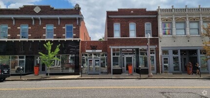 Building Photo - 4238-40LC Manchester Ave (Hawthorn)