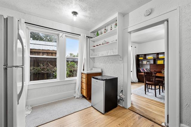 Building Photo - 5322 Junius St