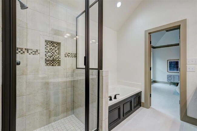 Building Photo - 3616 Burlington Dr