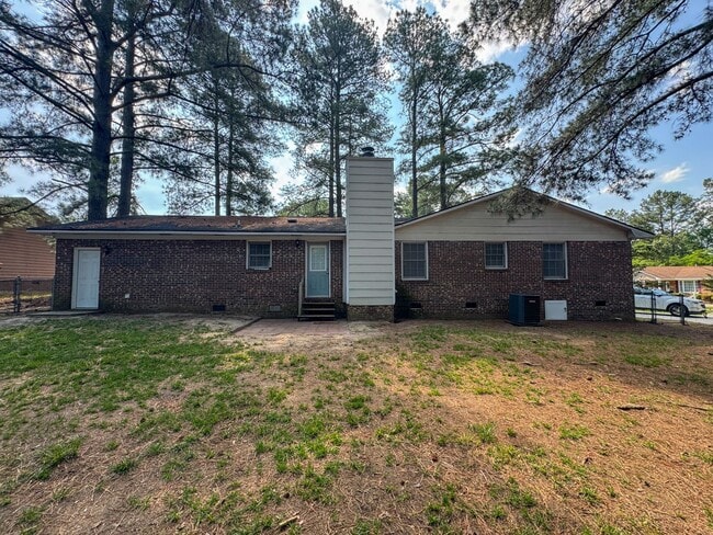 Building Photo - Charming 3 Bed 2 Bath Home with Fenced Yard