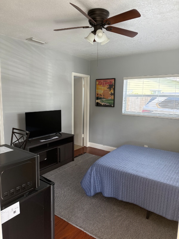 Building Photo - 2419 NE 2nd Ave