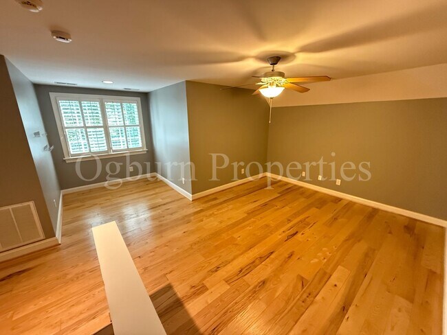 Building Photo - 3712 Burbank Ln