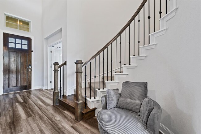 Building Photo - 134 Longmire Cv