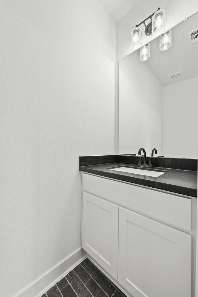 Building Photo - 24834 White Alder Wy