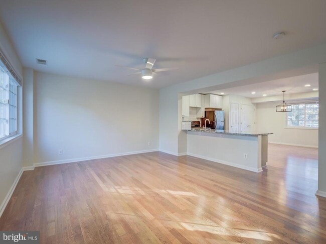 Building Photo - 5210 Maris Ave