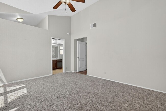 Building Photo - 2413 Agua Fria Dr NE