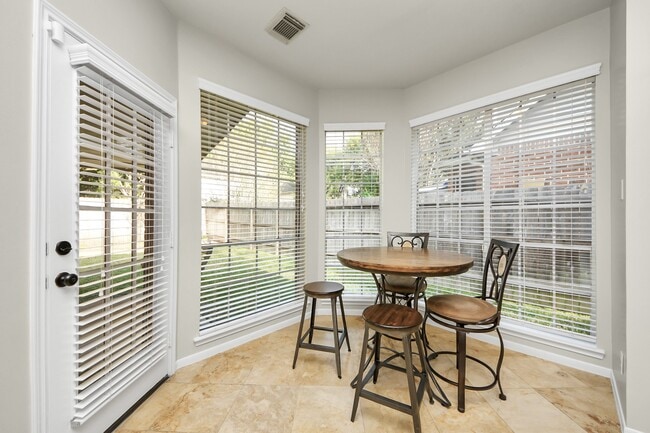 Building Photo - 4418 Ringrose Dr