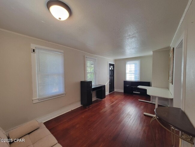 Building Photo - 131 Allen Ave