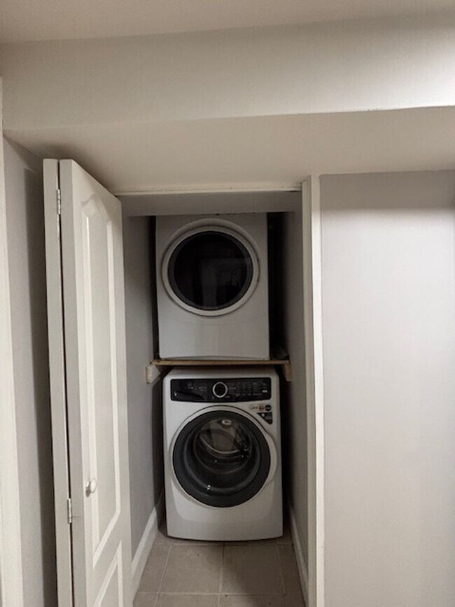 Building Photo - 2831 11th St NW