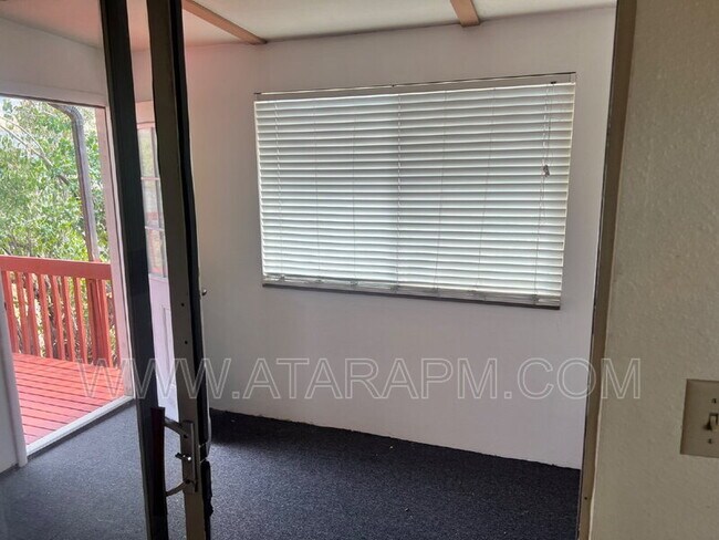 Building Photo - 270 Country Club Dr