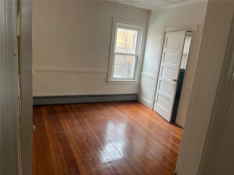 Building Photo - 60 Dover St