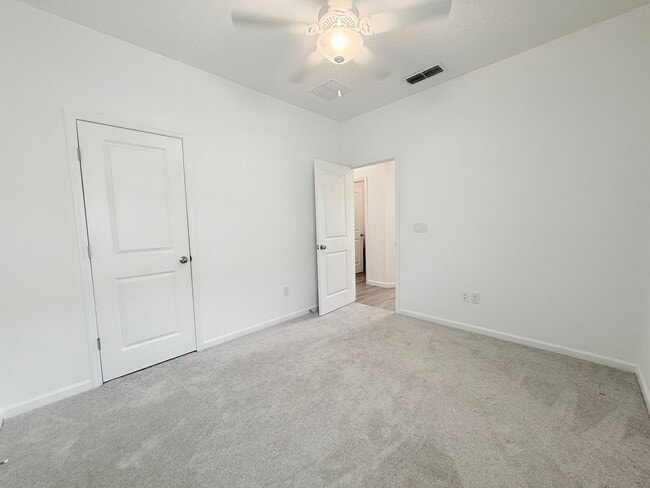 Building Photo - Like New Home In Highland Chase