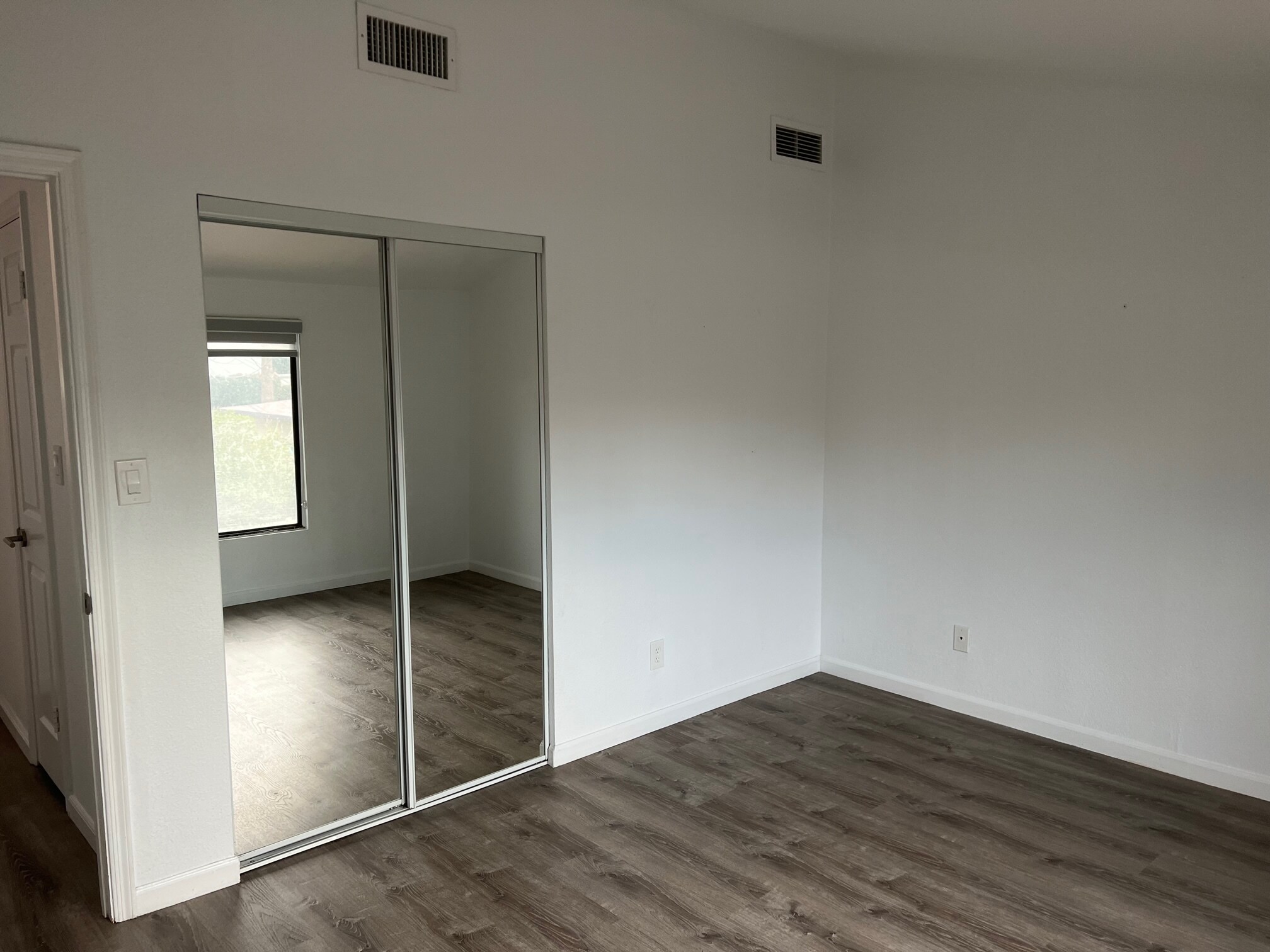 Building Photo - 7835 E Glenrosa Ave