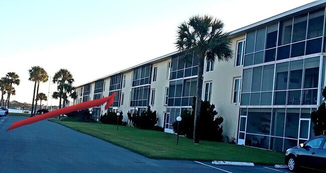 Building Photo - 715 S Beach St