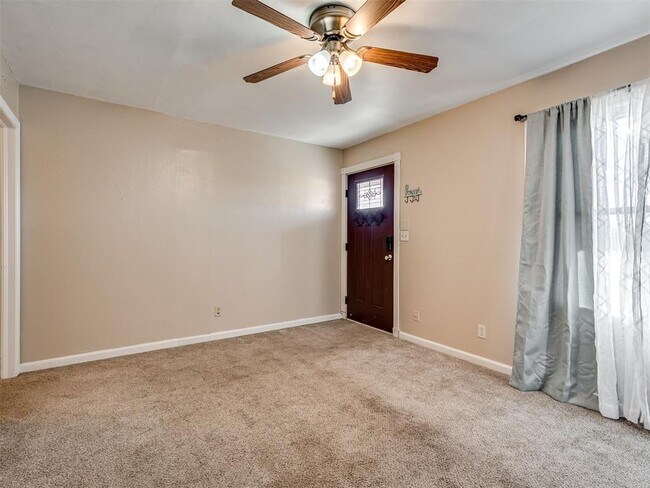 Building Photo - 211 W Dale St