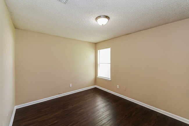 Building Photo - 1554 Brook Forest Dr