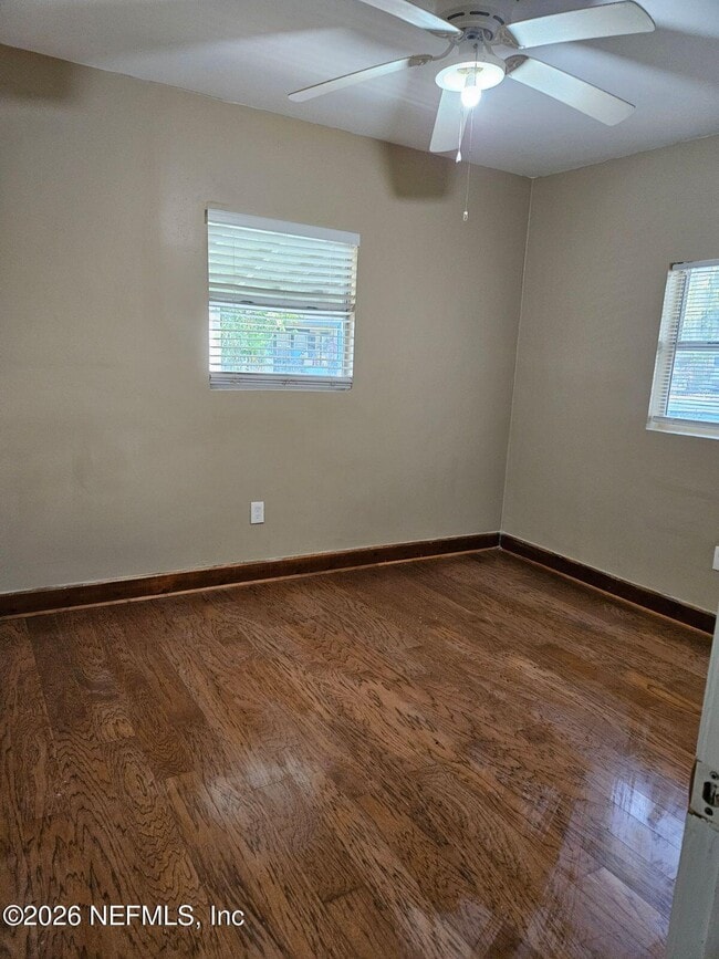 Building Photo - 848 Crestwood St