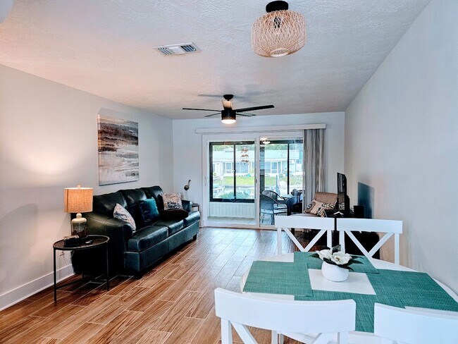 Building Photo - Experience the Ultimate Crystal River Getaway!