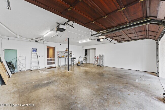 Building Photo - 3553 S Washington Ave