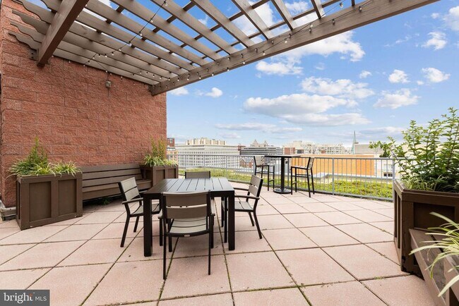 Building Photo - 1117 10th St NW