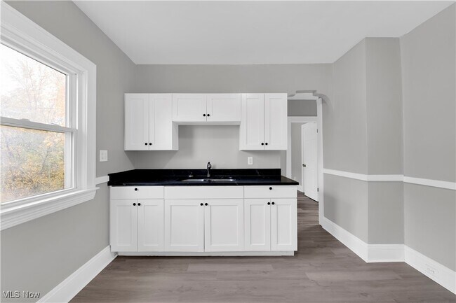 Building Photo - 19792 Pasnow Ave