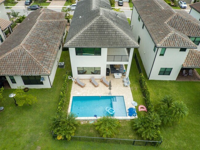 Building Photo - 11826 SW 13th Ct