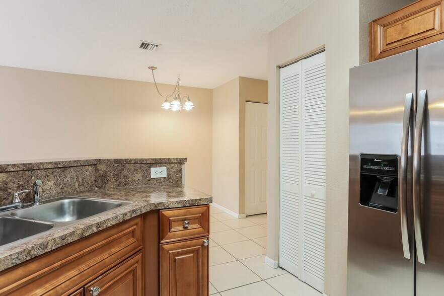 Building Photo - 8984 NW 38th Dr