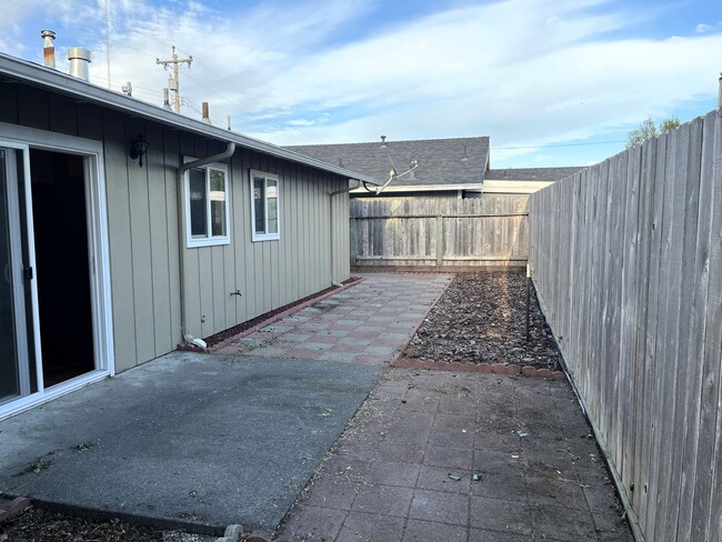 Building Photo - 2404-2406 7th [PRM: Henry] (2)