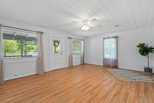 Building Photo - 1671 E Pine Lake Cir