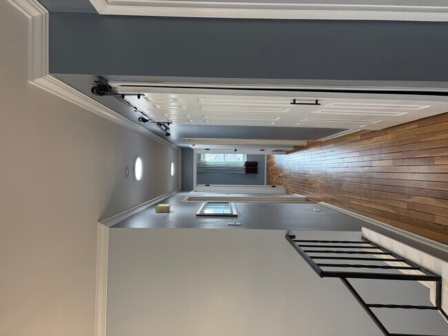 Building Photo - 1200 Glen Ln