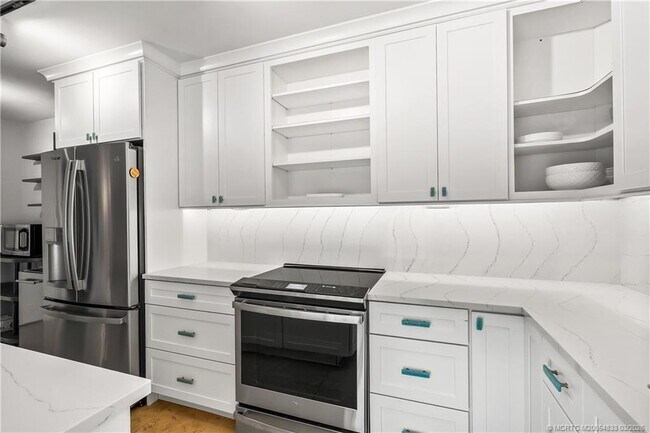 Building Photo - 6162 SE Riverboat Dr