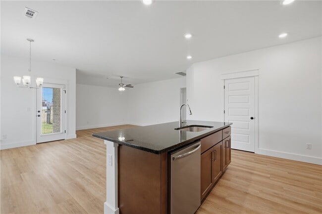 Building Photo - 5089 Vista Ave