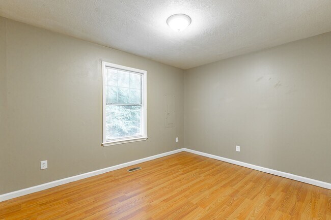 Building Photo - 11209 Dayton Pike