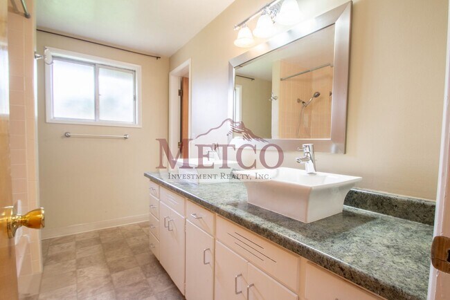 Building Photo - 07802