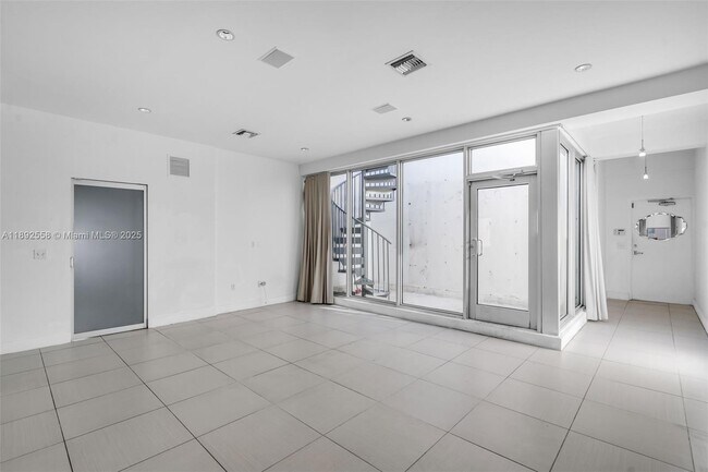 Primary Photo - 229 8th St