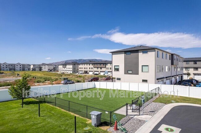 Building Photo - 407 S Meadow Garden Rd