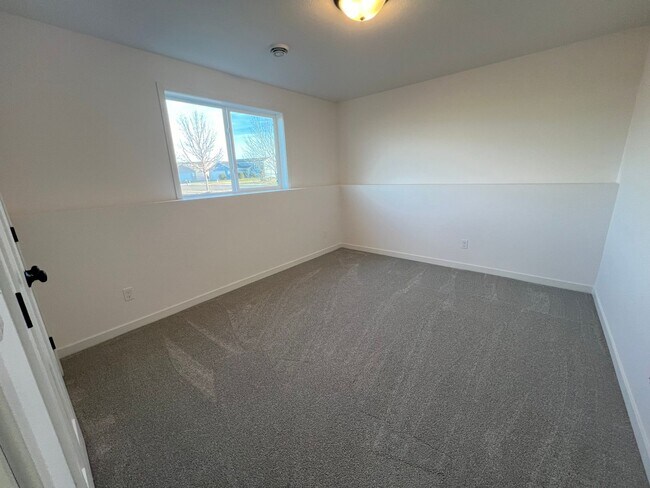Building Photo - 3836 33rd St S