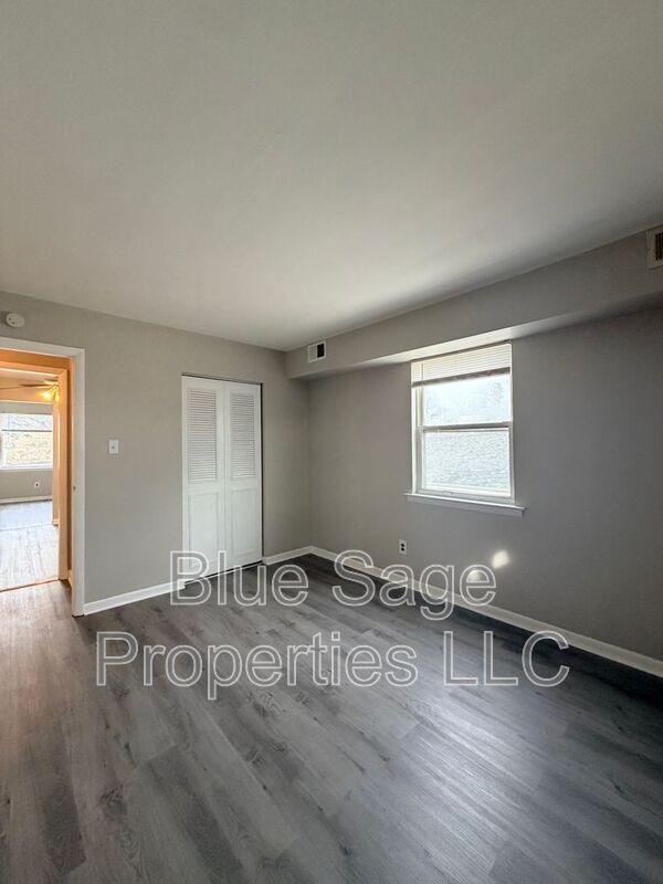 Building Photo - 727 Clifton Ave