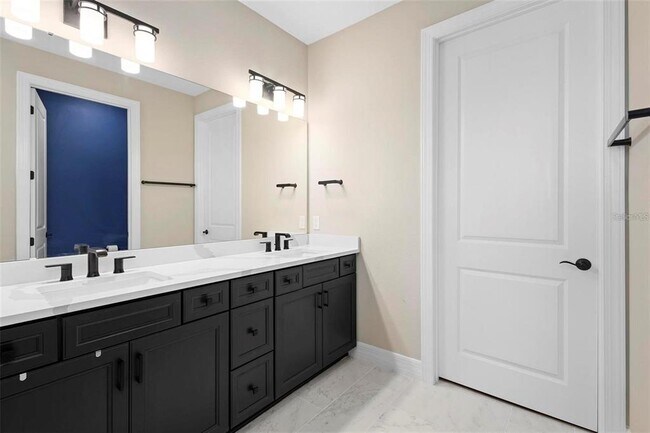 Building Photo - 10215 Pk Ests Ave