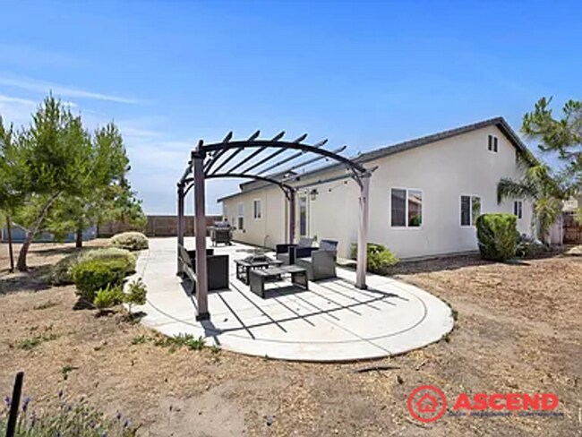 Building Photo - Stunning 4 Bedroom in Southwest Bakersfield!