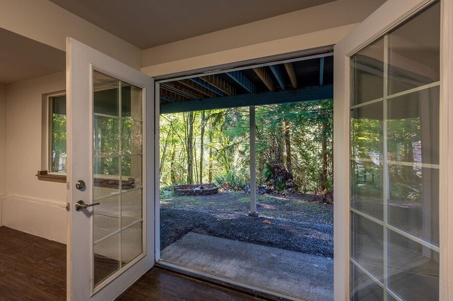 Building Photo - 136 Windward Dr
