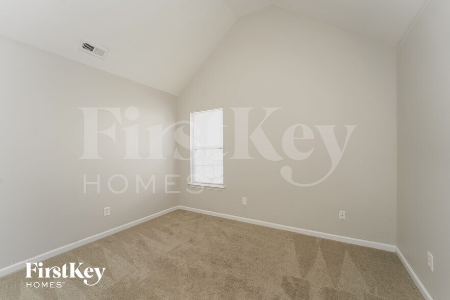 Building Photo - 7008 Hidden Creek Dr