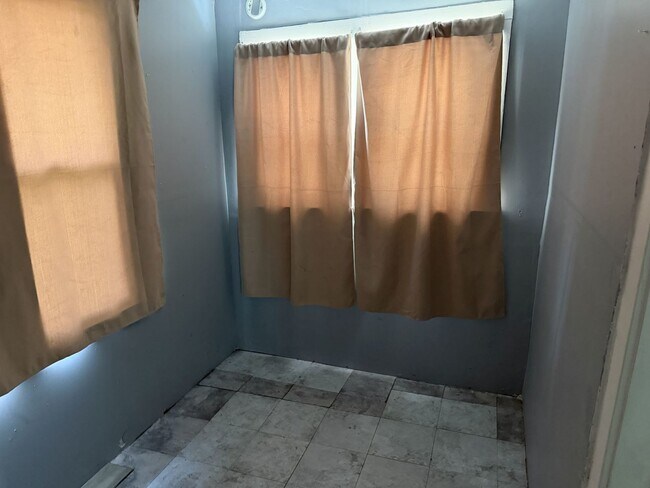 Building Photo - 10108 S State St