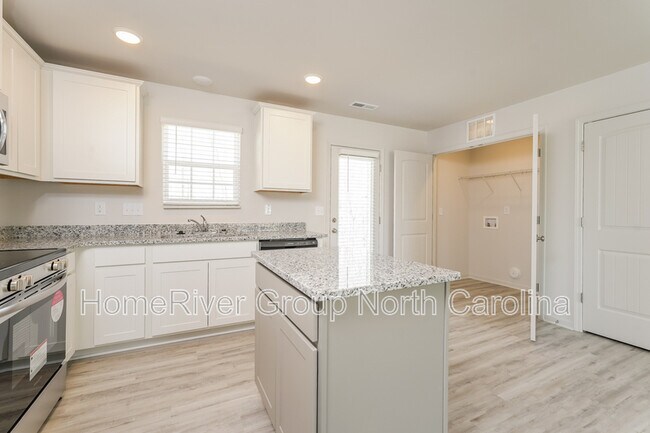 Building Photo - 2808 Carrollwood Dr