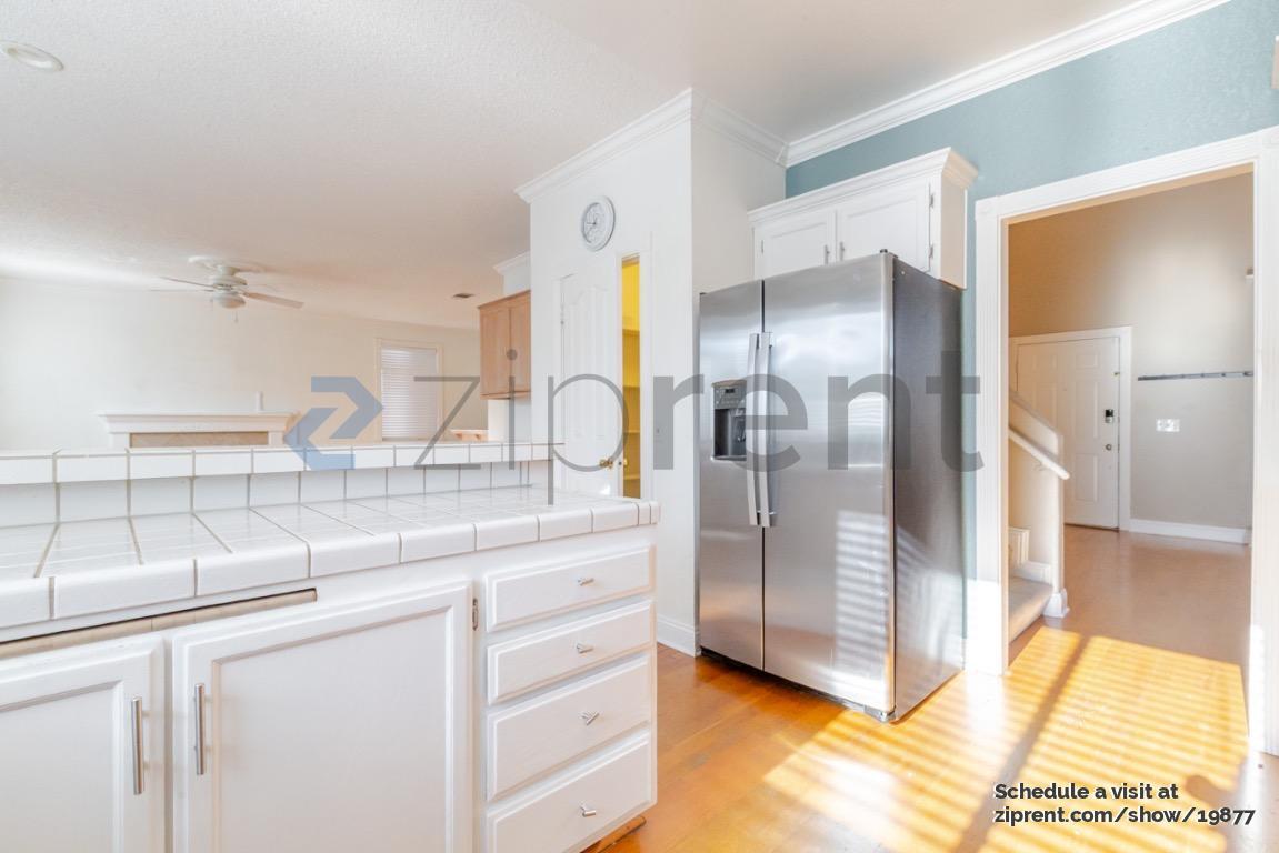 Building Photo - 401 Donaldson Ct