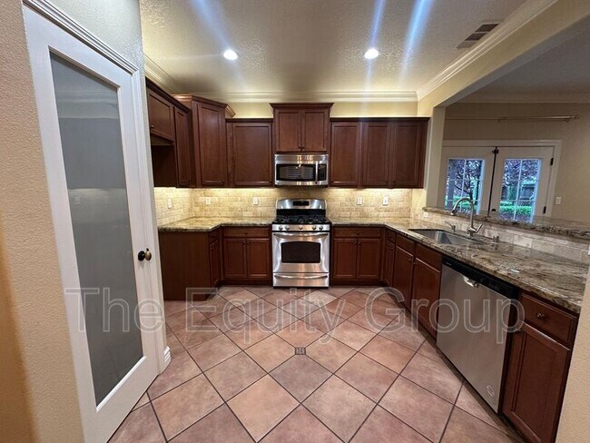 Building Photo - 3842 W Buena Vista Ave