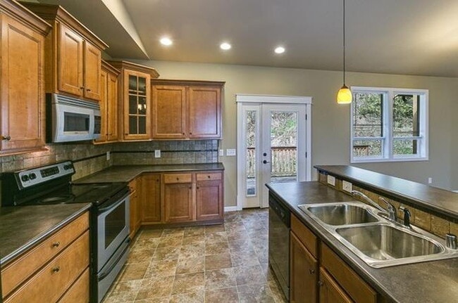 Building Photo - Newer Happy Valley Home – Easy Walk to WWU & Minutes from Downtown Bellingham